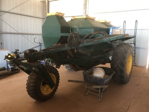 Simplicty TT2 4000 Air Cart with Small Seeds Box