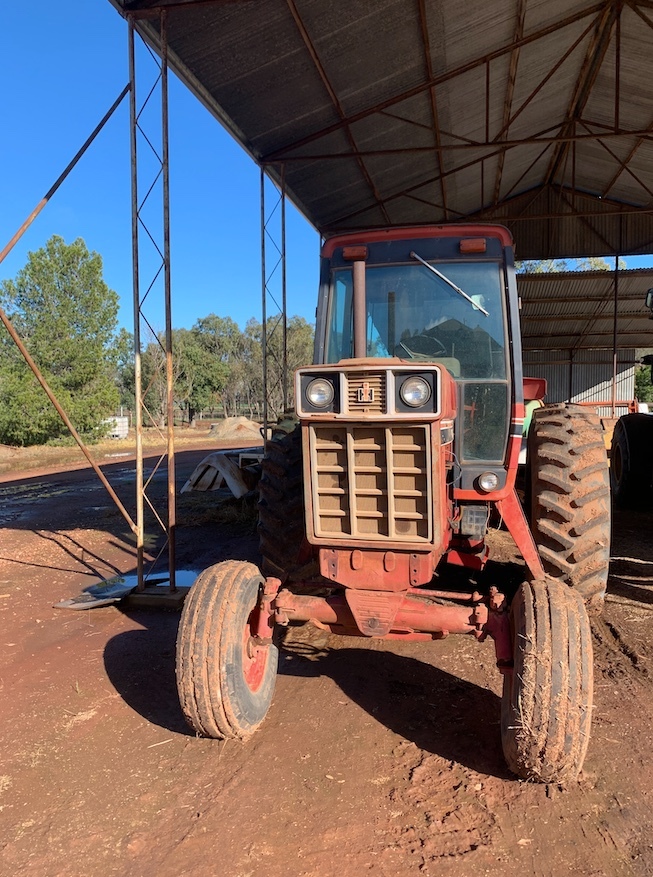 International 986 B Tractor