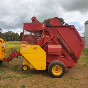 New Holland 851 Round Baler