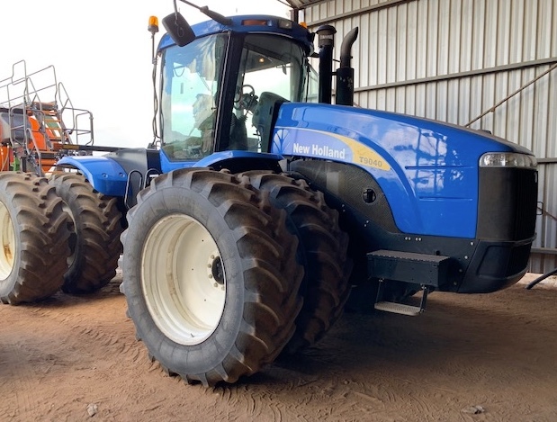 2006 New Holland T 9040 4WD Tractor