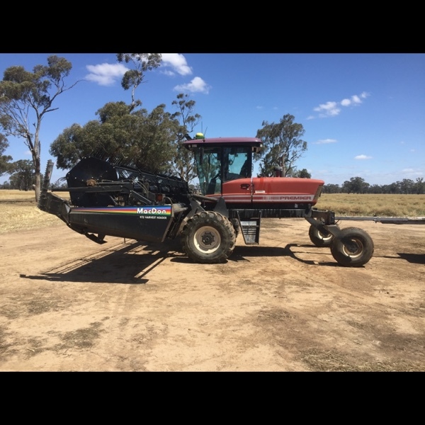 2005 9352i MacDon Windrower with 972 Draper Front