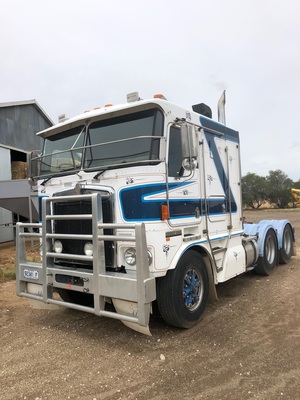Kenworth K100G Prime mover with Hydraulics
