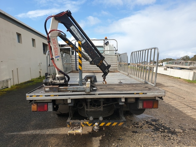 Isuzu NPR250 (medium) Crane Truck