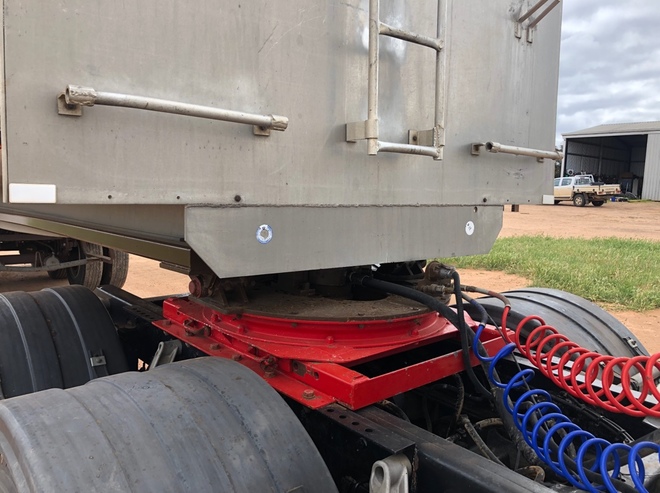 1992 Muscat TOA 32'x6' Trailer