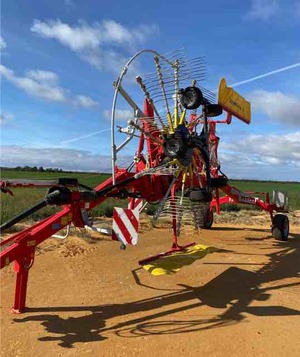 2017 Pottinger TOP 722 Twin Rotor Rake 