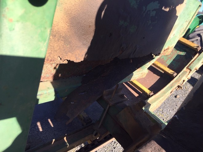 BUSCHUTZ ROUND BALE FEEDER