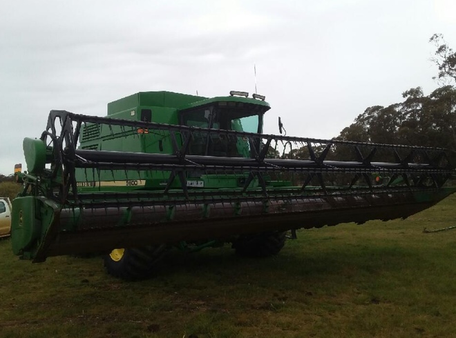John Deere 9600 Header with 30ft 930 Front on Trailer