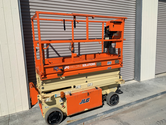 (A147)  JLG R6 Scissor Lift .
