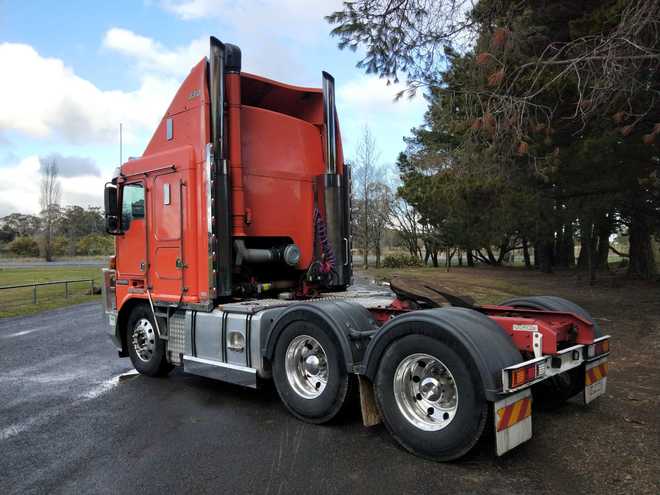 2004 K104 Kenworth