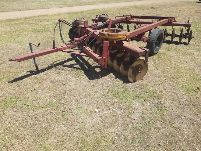 International 3-5 offsets 28 plate