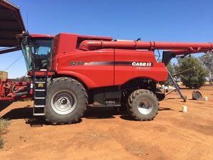 Case 8240 Header with 42 ft Midwest Front