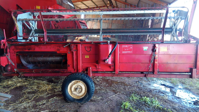 Massey Ferguson 5500 Header with Fronts