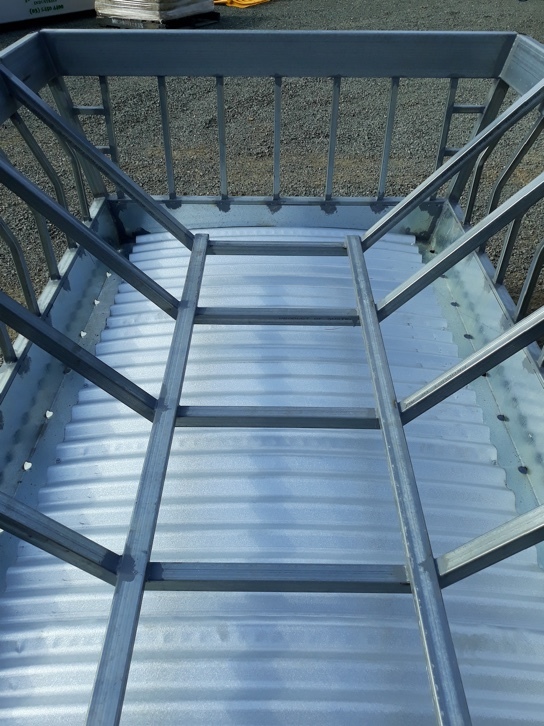 SHEEP BALE UP CATTLE FEEDERS
