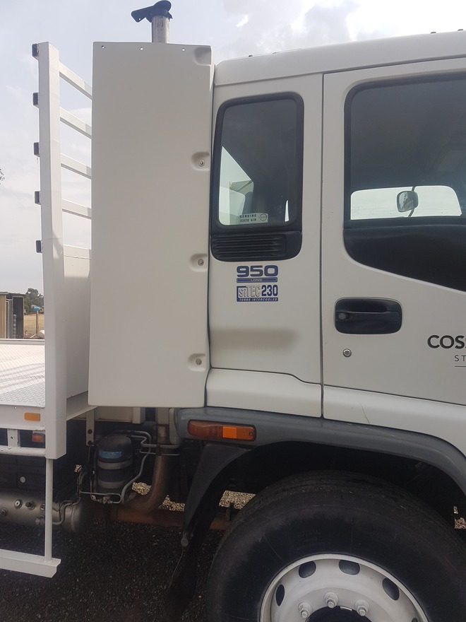 Isuzu 950 FVD long beavertail truck