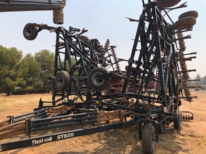 2015 Flexicoil ST820 & 3450 Tow Between Airseeder