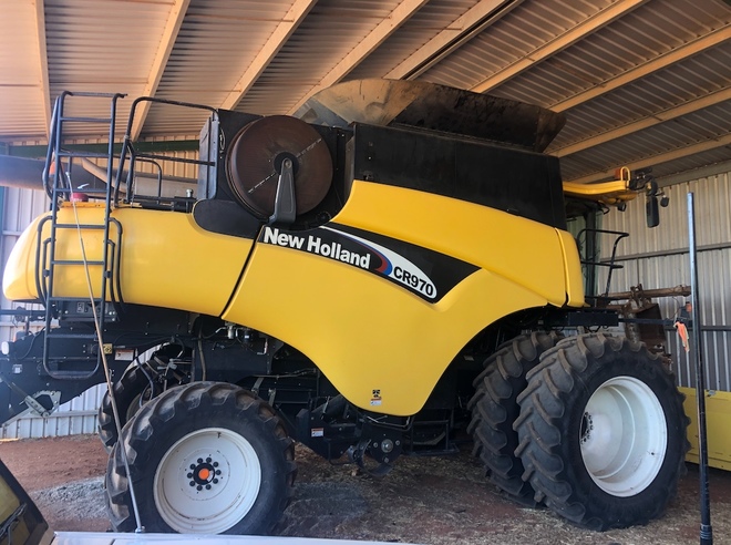 2004 New Holland CR970 Header & 42ft Honeybee Front