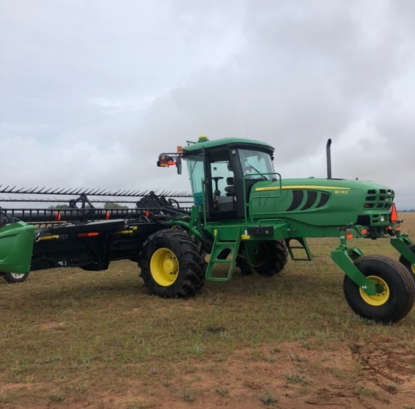 Macdon M155 / John Deere W150
