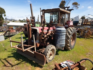 International 574 Tractor/Fencing Pack