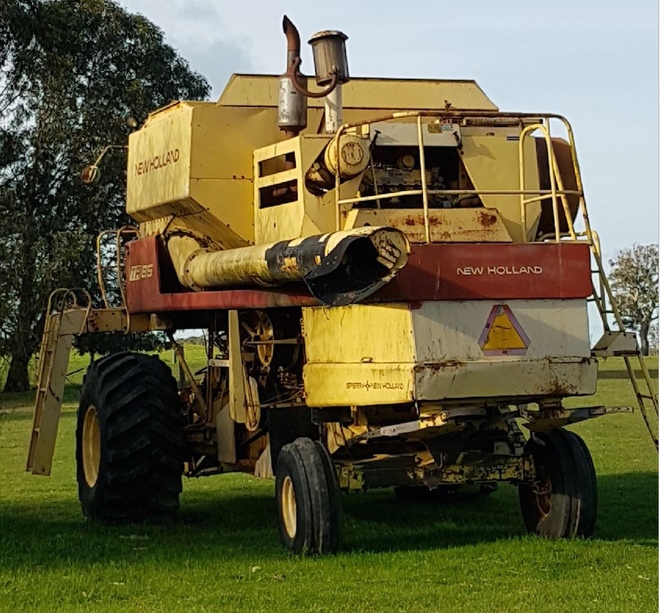 New Holland TR 85 Header