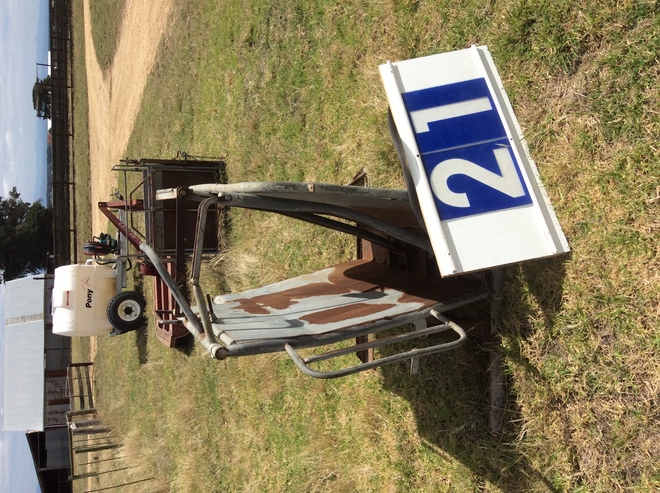 Under Auction - Calf Tipping Crush - 2% + GST Buyers Premium on all Lots 