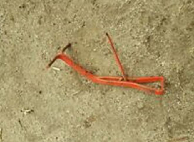 Wool bale clip tensioner grab