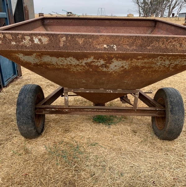 trailing sheep feeder 