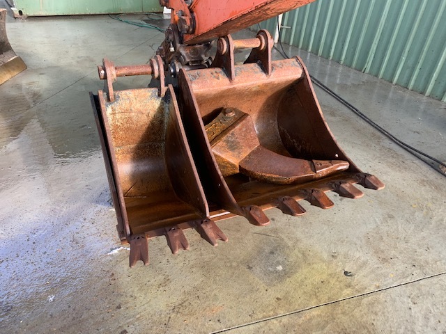 HITACH ZX52U-3CLR HYDRAULIC HITCH 3 BUCKETS AND RIPPER