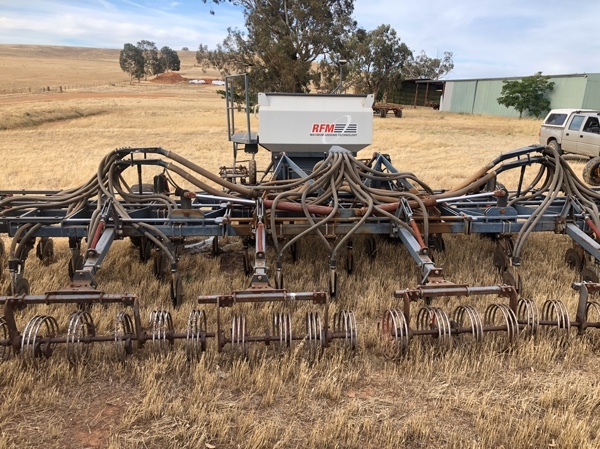 RFM XT3000 Airseeder Tynes & Disc machine