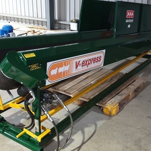 V-Express sheep and lamb handler