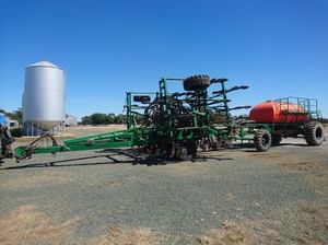 Ausplow DBS D300-32 Airseeder