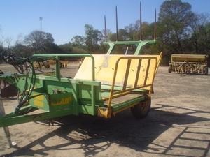 JN&R Big square bale feedout machine