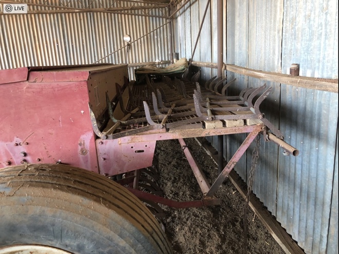 International 511 Combine