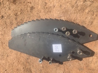 2x Mixer Wagon Cutting Blades