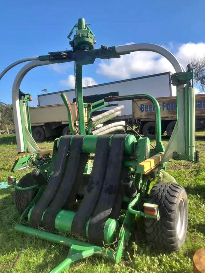 McHale HS 2000 Twin Satellite Wrapper