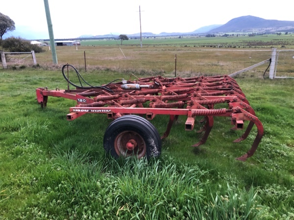 Massey Ferguson 120 scarifier