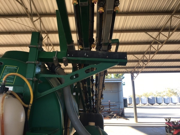 Goldacres 5030 Trailing sprayer john deere rate 
