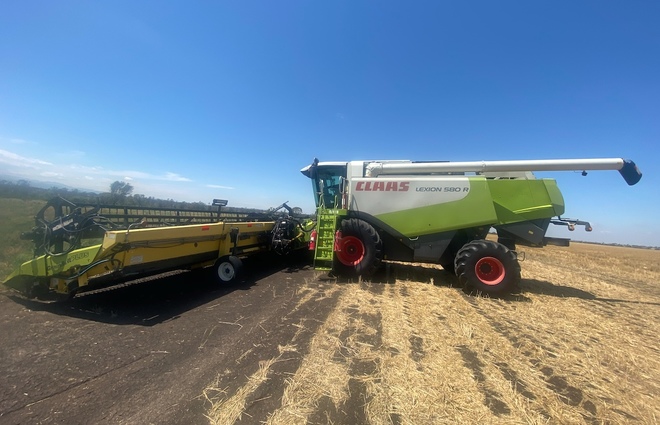 2008 Claas Lexion 580 R with 45' Honeybee Flexi Front