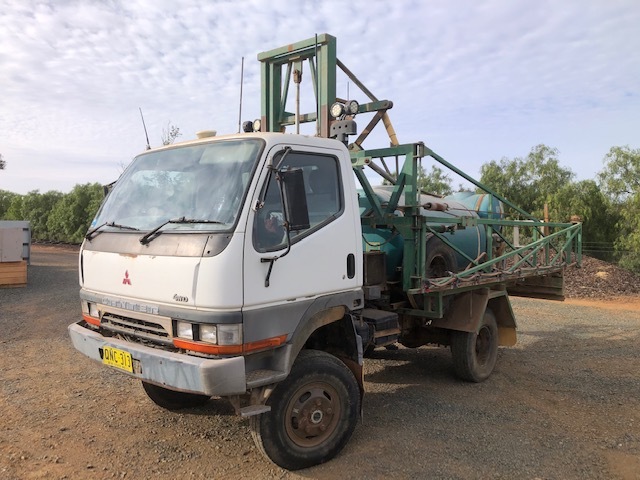  Mitsubishi Canter 4*4 spay truck with Goldacre 20 mt Boom
