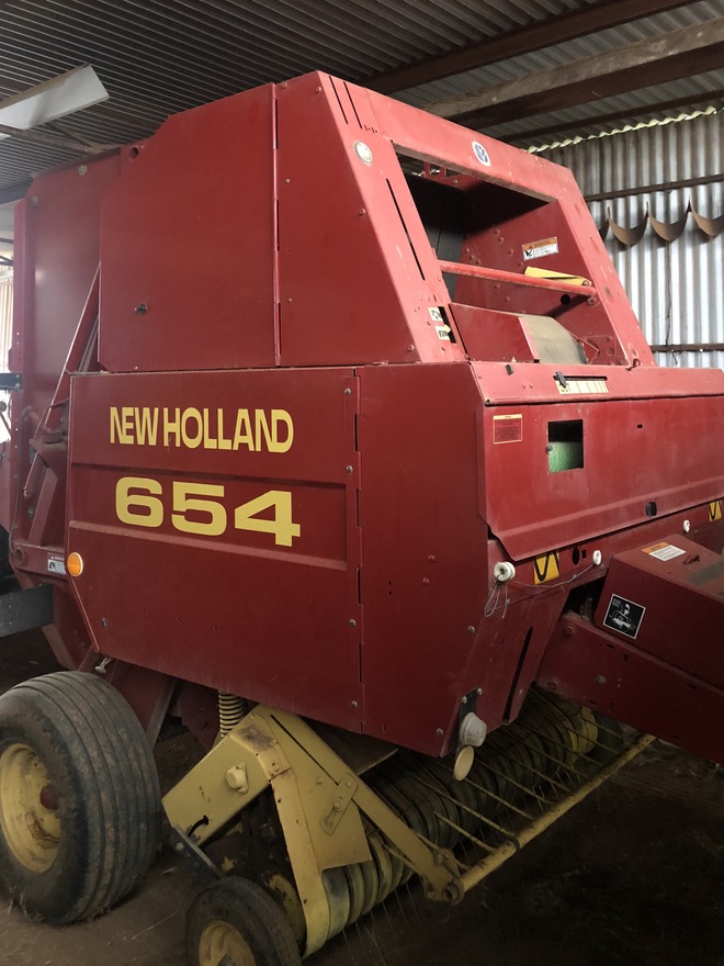 New Holland 654 Round Baler
