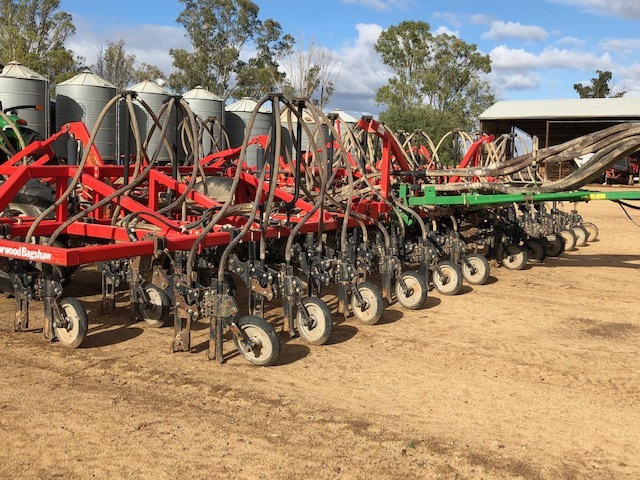 12m Horwood Bagshaw PSS Bar with John Deere 1910 Air Cart