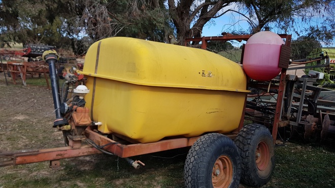 Hardi 2000 litre 40 ft boomspray