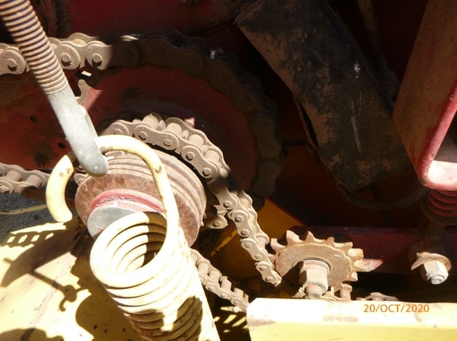 Under Auction NEW HOLLAND 654 ROUND BALER  2% + GST Buyers Premium on all lots