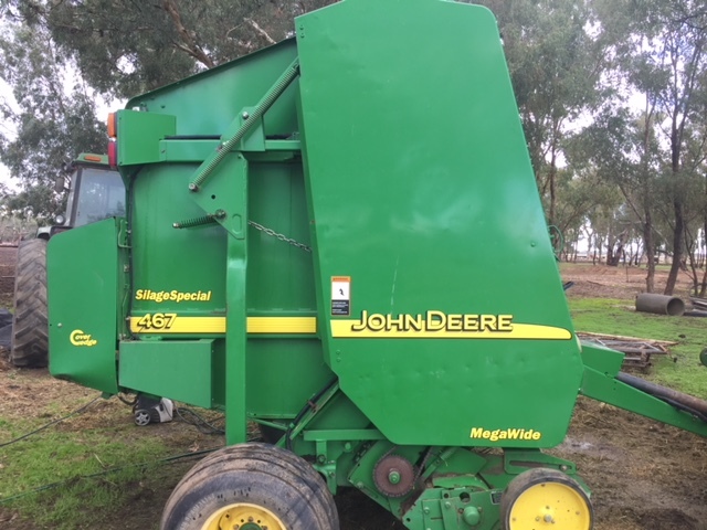 John Deere 467 Round Baler