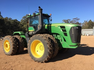 John Deere 9230