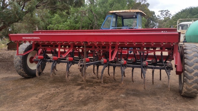 International 511 Combine with 24 Tyne John’s Undercarriage
