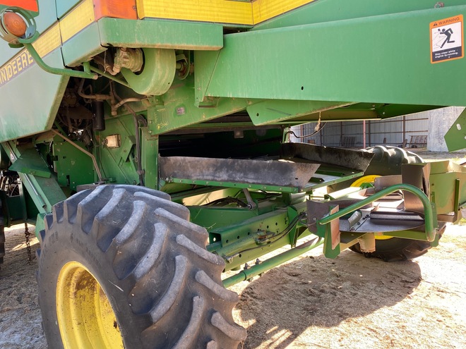 John Deere 9610 header and 930F front