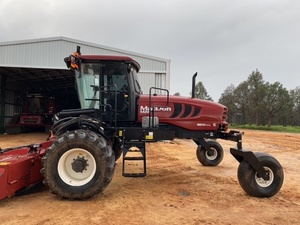 2015 Macdon 205 Windrower