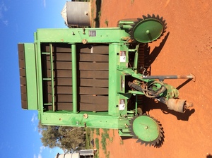John Deere 535 Round baler