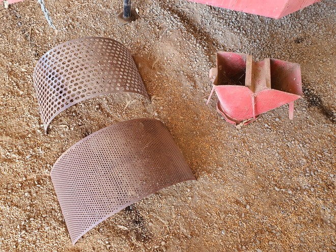 Under Auction - (A153)  Gehl 55 Mixer 