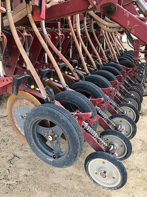 2009 Daybreak 32 Row Disc Seeder